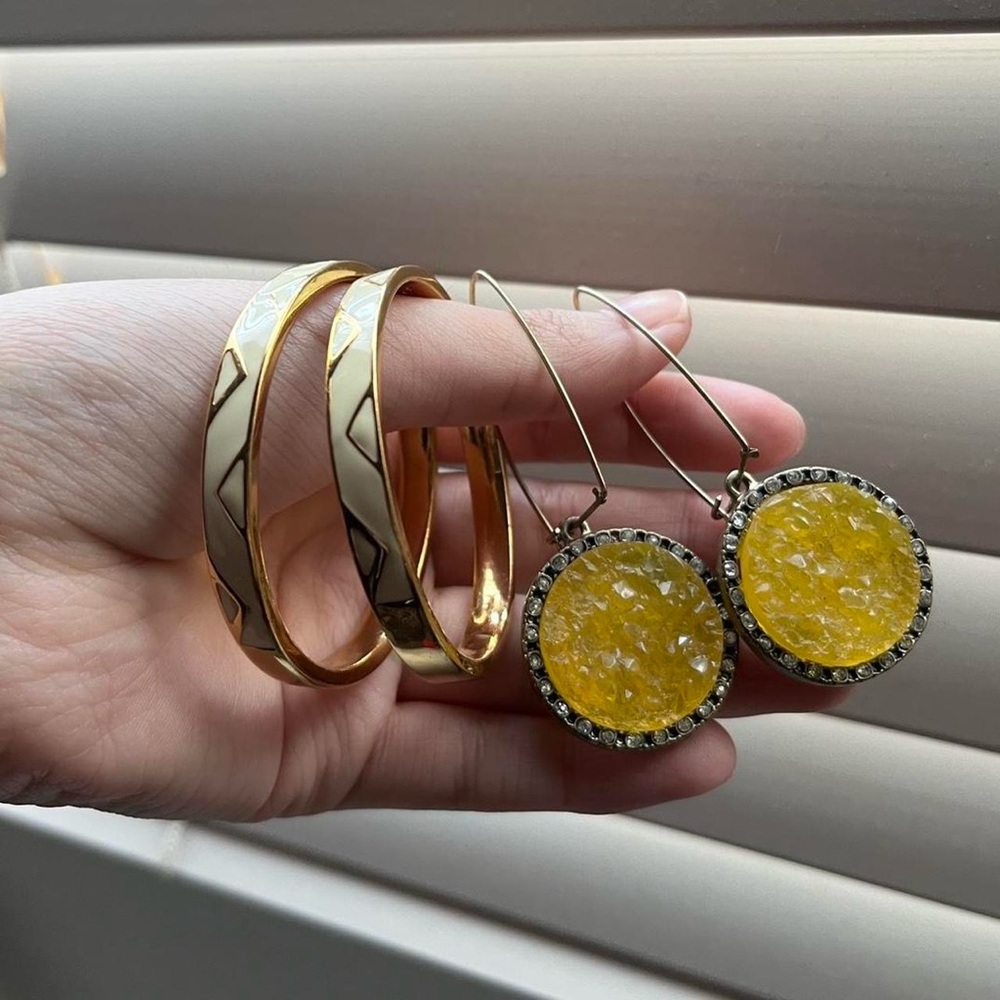 Elegant Gold and Yellow Jewelry Set